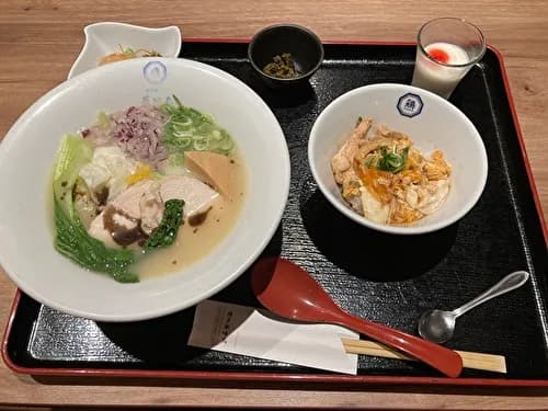 お昼ご飯のラーメン